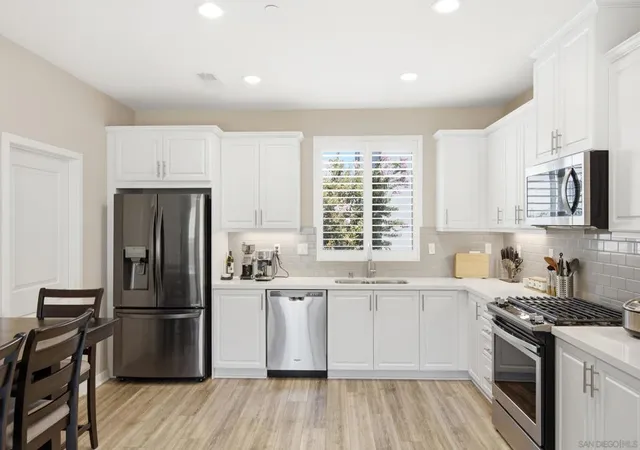 Listing Photo 2 - Condo for sale in building located at 2572 S Escondido Blvd, Escondido, CA 92025 - Unit #808