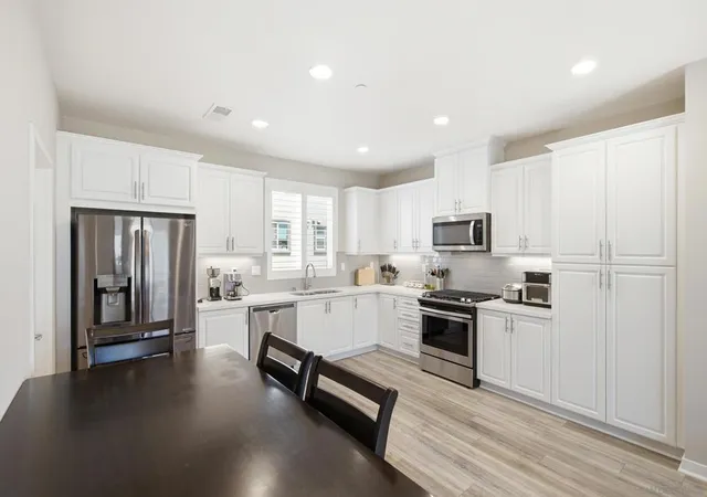 Listing Photo 4 - Condo for sale in building located at 2572 S Escondido Blvd, Escondido, CA 92025 - Unit #808