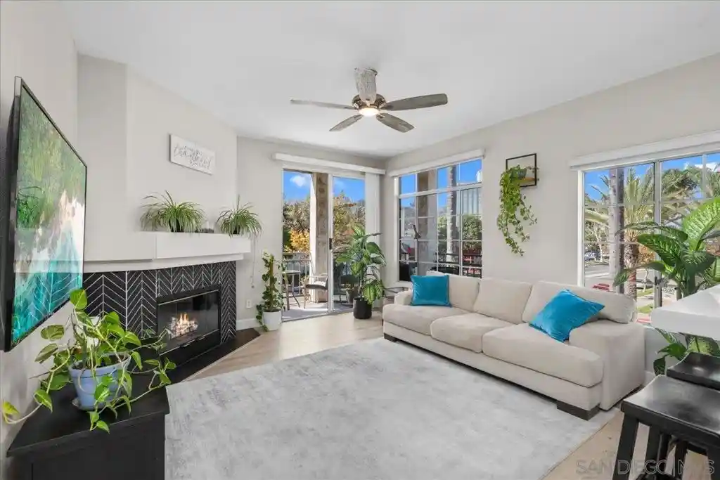 Listing Photo 1 - Condo for sale in 2150 Camino De La Reina located at 2150 Camino De La Reina, San Diego, CA 92108 - Unit #4204