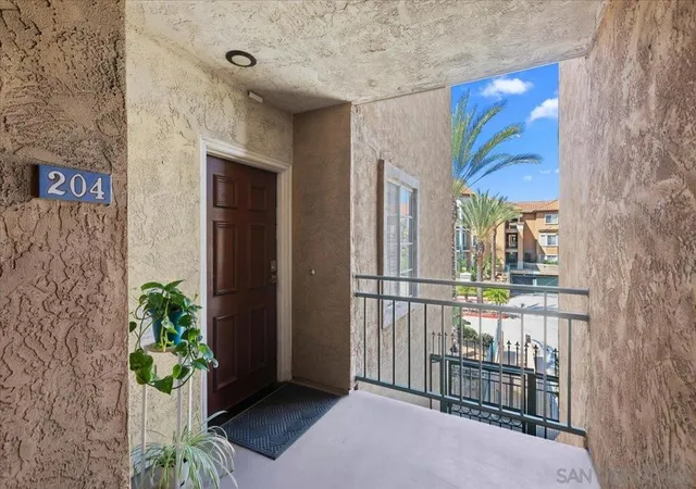Listing Photo 2 - Condo for sale in building located at 2150 Camino De La Reina, San Diego, CA 92108 - Unit #4204