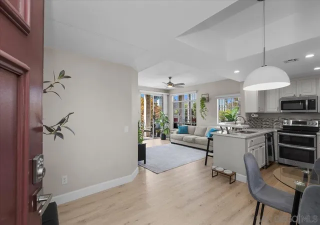 Listing Photo 3 - Condo for sale in building located at 2150 Camino De La Reina, San Diego, CA 92108 - Unit #4204