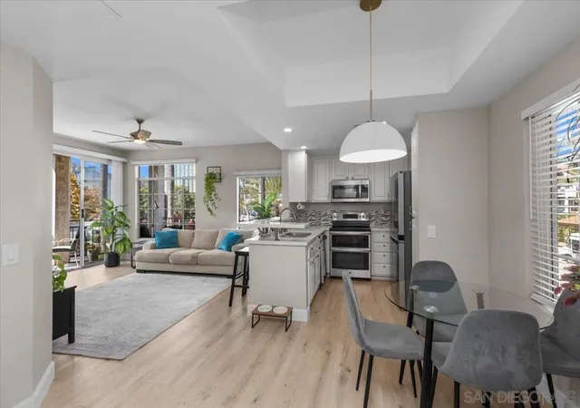 Listing Photo 4 - Condo for sale in building located at 2150 Camino De La Reina, San Diego, CA 92108 - Unit #4204