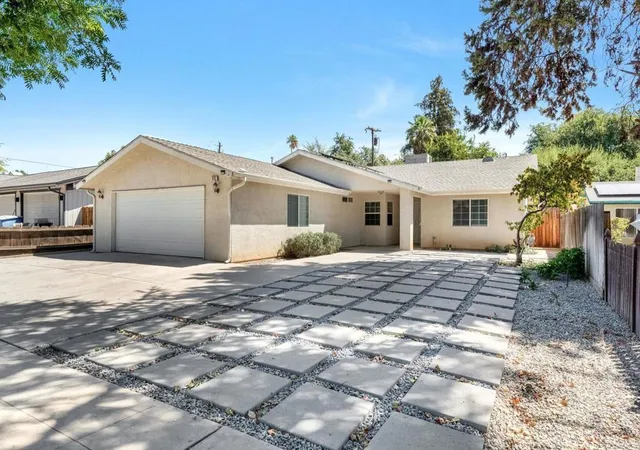 Single family home for sale at 413 S Villa Ave, Fresno, CA 93727 | MLS# PTP2606404