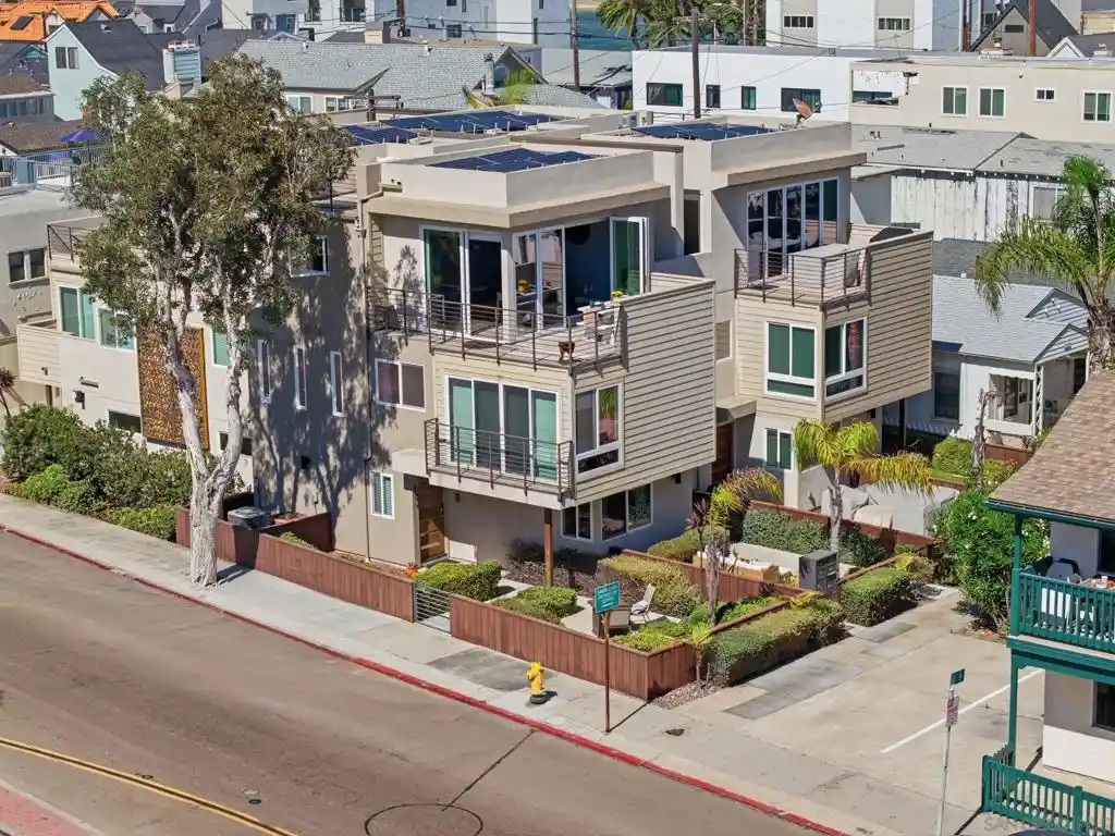 Townhouse for sale at 802 Ostend Ct, San Diego, CA 92109 | MLS# 260020537SD