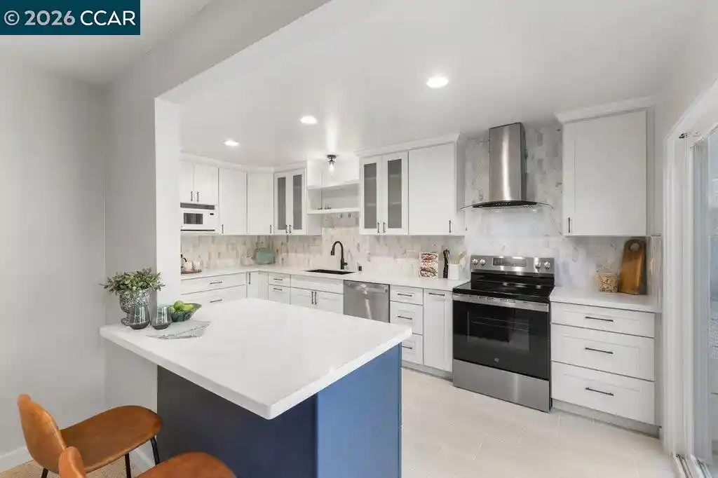 Listing Photo 1 - Condo for sale in 3674 Rossmoor Pkwy located at 3674 Rossmoor Pkwy, Walnut Creek, CA 94595 - Unit 3674 Rossmoor Pkwy