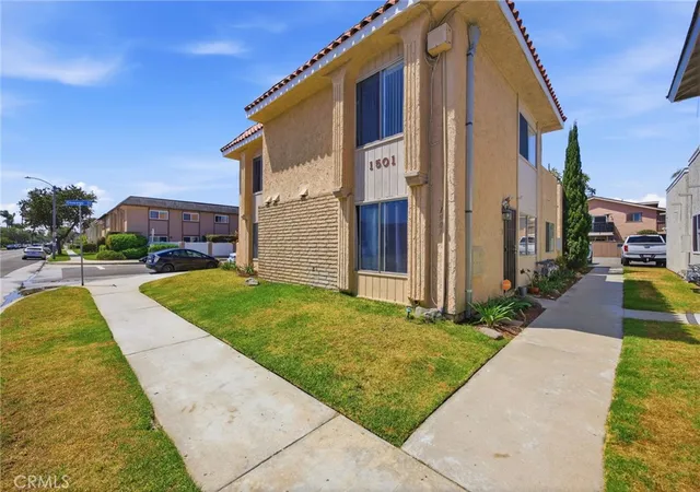 Photo 2 of House for sale at 1501 Huntington St, Huntington Beach, CA 92648 | MLS# OC26179357 | Listing updated on 2026-09-12