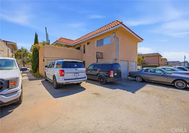 Photo 4 of House for sale at 1501 Huntington St, Huntington Beach, CA 92648 | MLS# OC26179357 | Listing updated on 2026-09-12