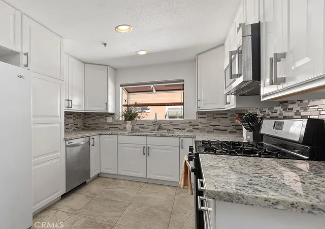 Photo 4 of Condo for sale at 409 Utica #D43, Huntington Beach, CA 92648 | MLS# OC26182699 | Listing updated on 2026-10-12