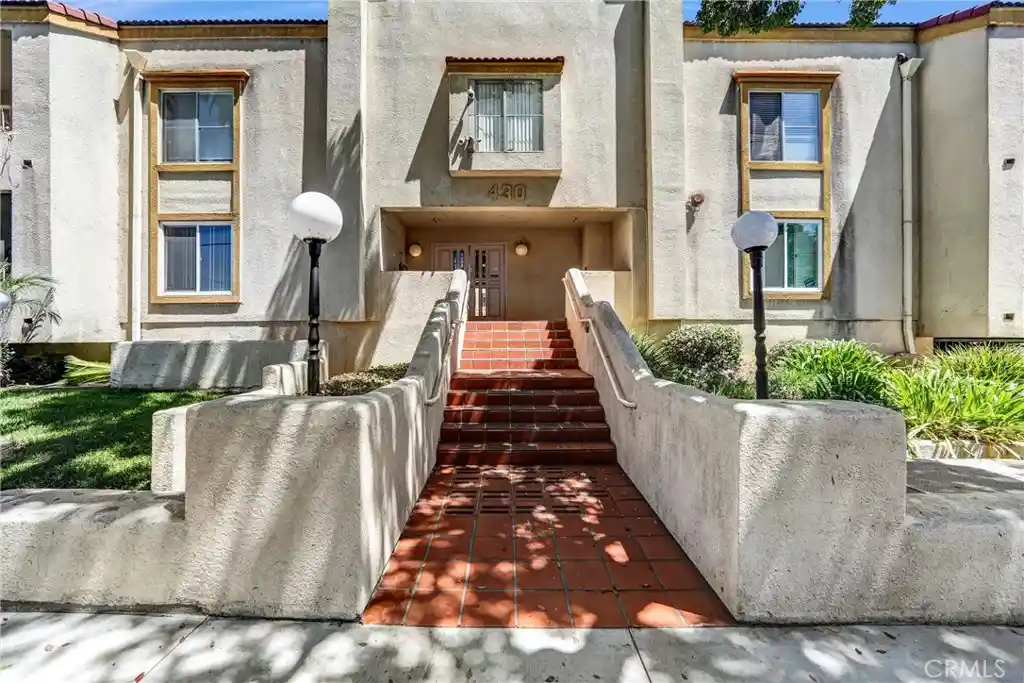 Listing Photo 1 - Condo for sale in 430 N Holliston located at 430 N Holliston, Pasadena, CA 91106 - Unit #104