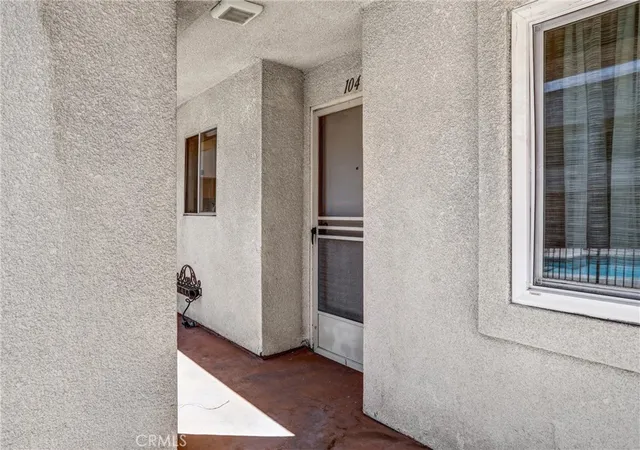 Listing Photo 5 - Condo for sale in building located at 430 N Holliston, Pasadena, CA 91106 - Unit #104