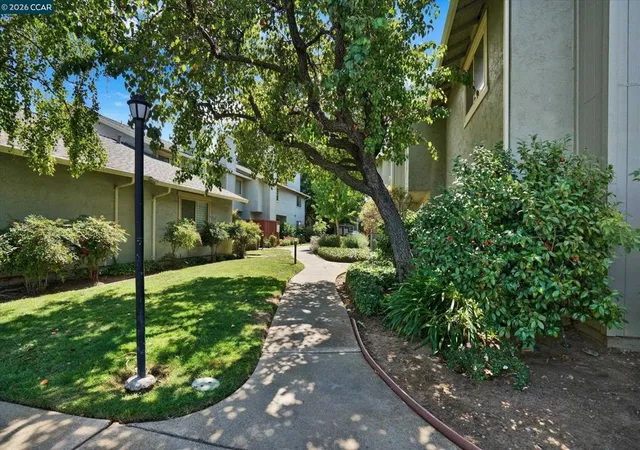Listing Photo 4 - Condo for sale in building located at 5333 Park Highlands Blvd, Concord, CA 94521 - Unit #59