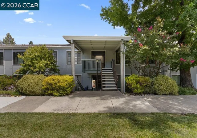Listing Photo 2 - Condo for sale in building located at 1457 Oakmont Dr, Walnut Creek, CA 94595 - Unit #7