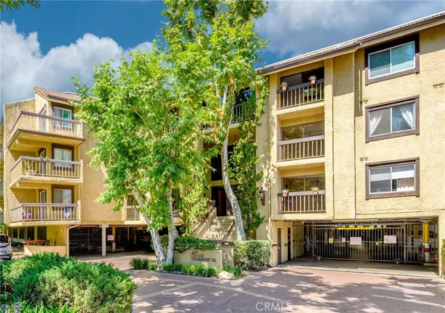 Listing Photo 1 - Condo for sale in building located at 3481 Stancrest Dr, Glendale, CA 91208 - Unit #206