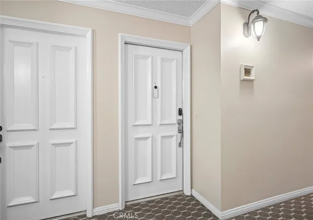Listing Photo 3 - Condo for sale in building located at 3481 Stancrest Dr, Glendale, CA 91208 - Unit #206