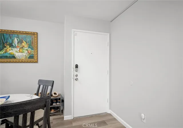 Listing Photo 4 - Condo for sale in building located at 3481 Stancrest Dr, Glendale, CA 91208 - Unit #206