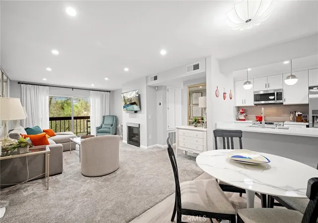 Listing Photo 5 - Condo for sale in building located at 3481 Stancrest Dr, Glendale, CA 91208 - Unit #206
