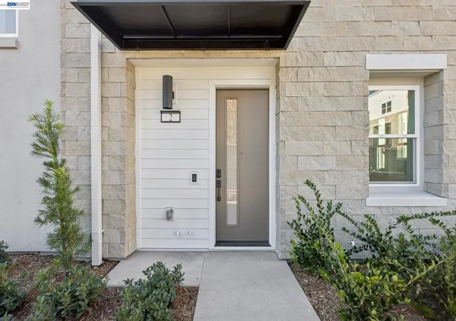 Listing Photo 2 - Condo for sale in building located at 109 Sedona Common, Livermore, CA 94551 - Unit #2