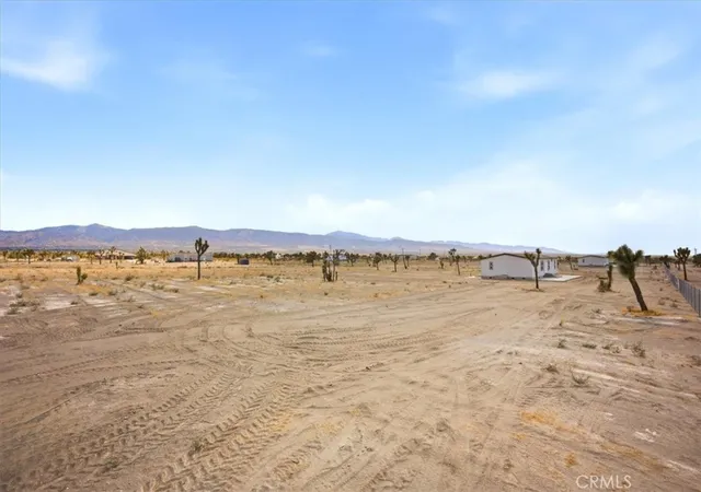 Photo 3 of Manufactured home for sale at 1825 Saragota Rd, Pinon Hills, CA 92372 | MLS# TR26183577 | Listing updated on 2026-09-13