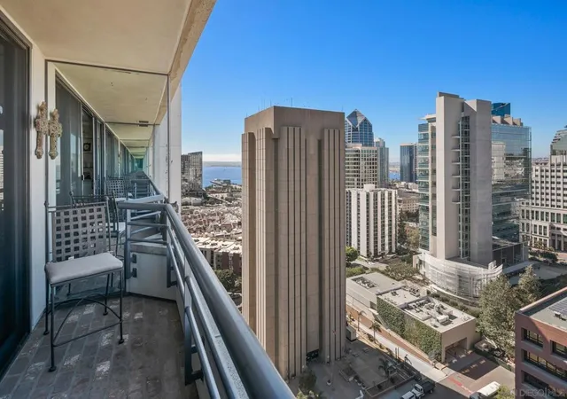Listing Photo 1 - Condo for sale in building located at 700 Front St, San Diego, CA 92101 - Unit #1706