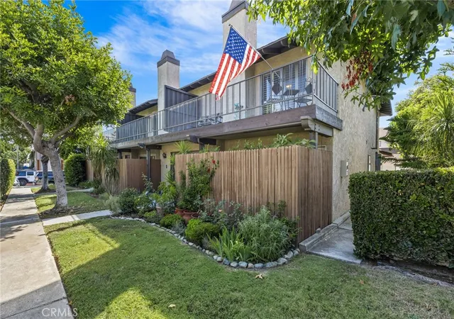 Listing Photo 2 - Condo for sale in building located at 541 Linwood Ave, Monrovia, CA 91016 - Unit #C