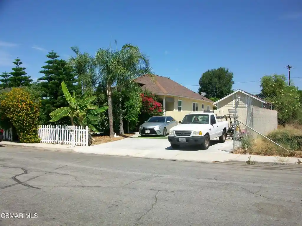 Single family home for sale at 923 Pacific Ave, Simi Valley, CA 93065 | MLS# 226004020