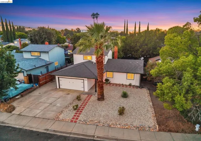 Photo 3 of Sale Pending at 2824 Seville Cir, Antioch, CA 94509 | MLS# 41145821 | Listing updated on 2026-09-17