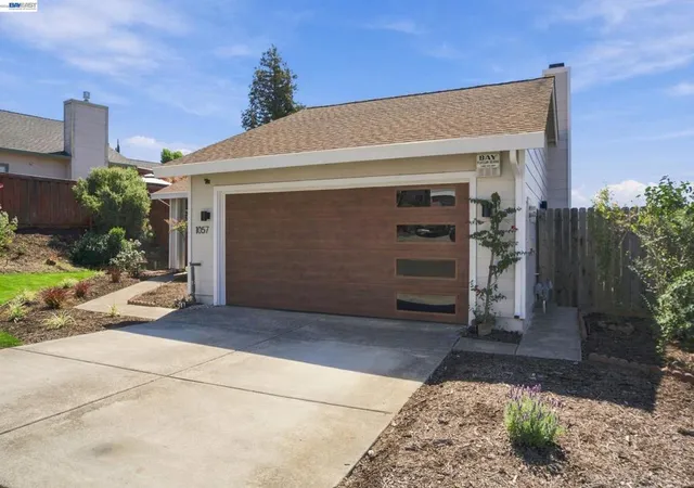 Photo 3 of Single family home for sale at 1057 Topsail Dr, Vallejo, CA 94591 | MLS# 41145831 | Listing updated on 2026-10-07