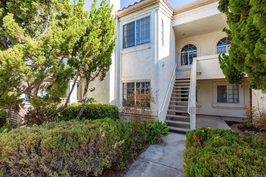 Listing Photo 1 - Condo for sale in 1050 La Tortuga Dr located at 1050 La Tortuga Dr, Vista, CA 92081 - Unit #40