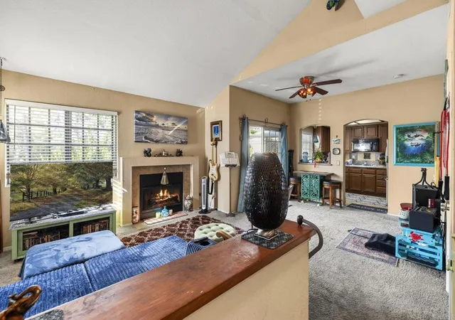 Listing Photo 4 - Condo for sale in building located at 1050 La Tortuga Dr, Vista, CA 92081 - Unit #40