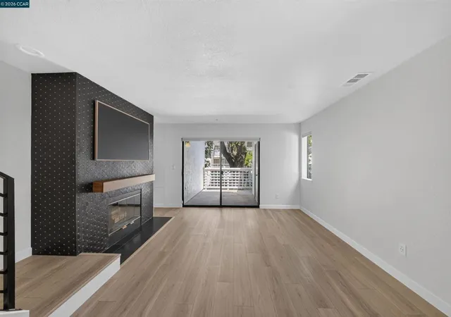Photo 4 of Sale Pending at 2578 Oak Road #215, Walnut Creek, CA 94597 | MLS# 41145846 | Listing updated on 2026-09-10