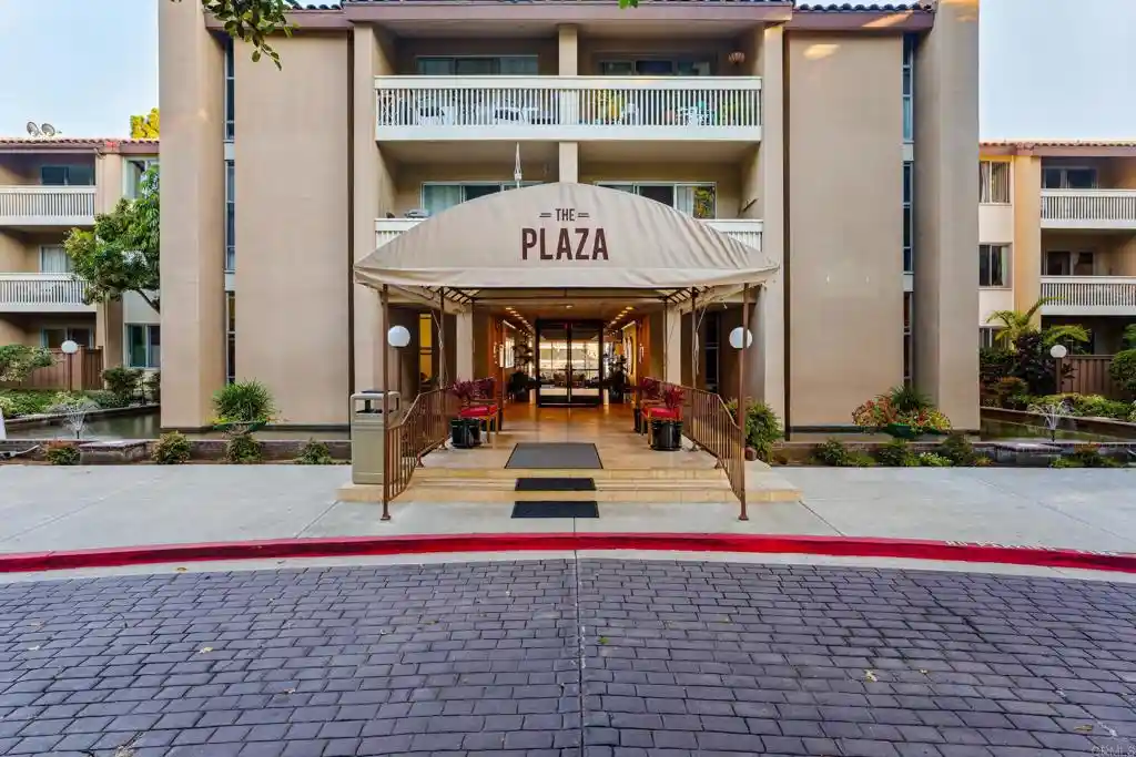 Listing Photo 2 - Condo for sale in 1801 Diamond St located at 1801 Diamond St, San Diego, CA 92109 - Unit #3-205