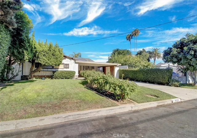 Photo 2 of Single family home for sale at 6928 Tobias Ave, Van Nuys, CA 91405 | MLS# SR26184093 | Listing updated on 2026-10-28