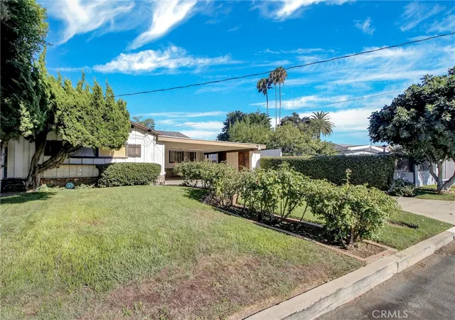 Photo 3 of Single family home for sale at 6928 Tobias Ave, Van Nuys, CA 91405 | MLS# SR26184093 | Listing updated on 2026-10-28