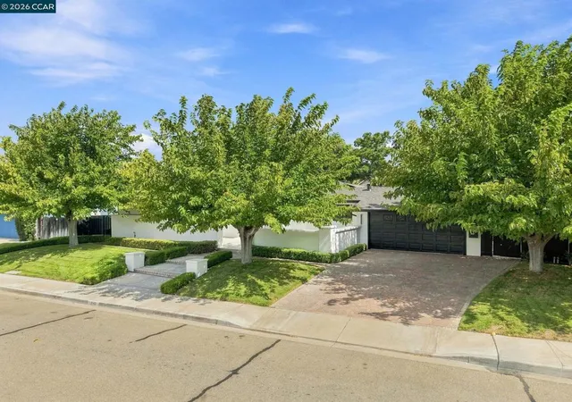 Photo 2 of Single family home for sale at 840 Kane Circle, Walnut Creek, CA 94598 | MLS# 41145868 | Listing updated on 2026-10-05