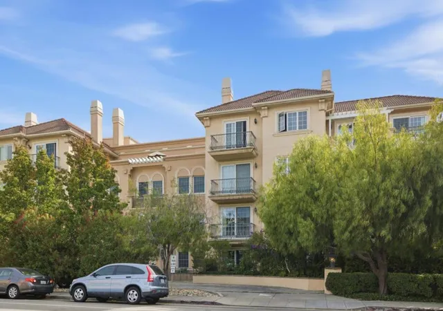 Listing Photo 1 - Condo for sale in building located at 153 N N San Mateo Dr, San Mateo, CA 94401 - Unit #304