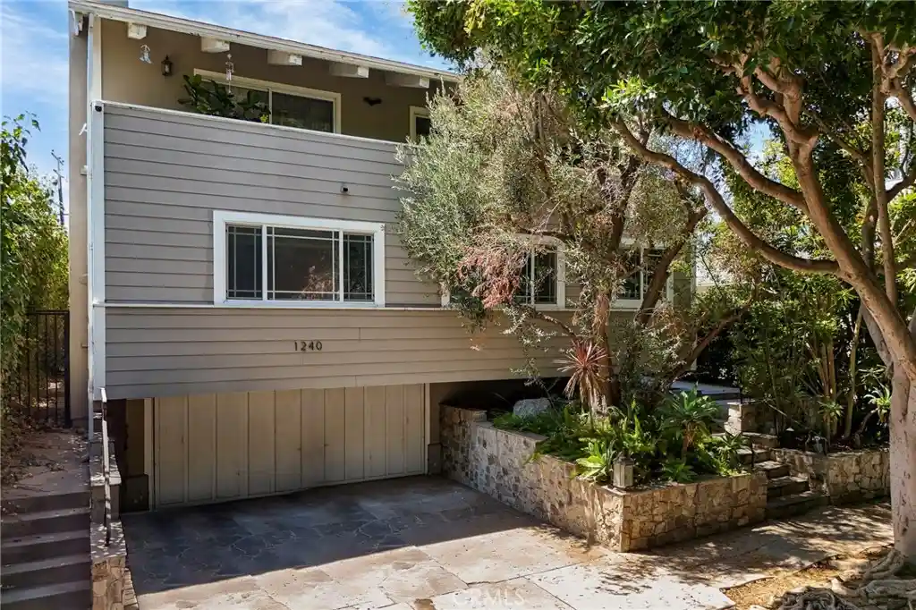Photo 1 of Condo for sale at 1240 Franklin St #5, Santa Monica, CA 90404 | MLS# SB26183398 | Listing updated on 2026-10-17