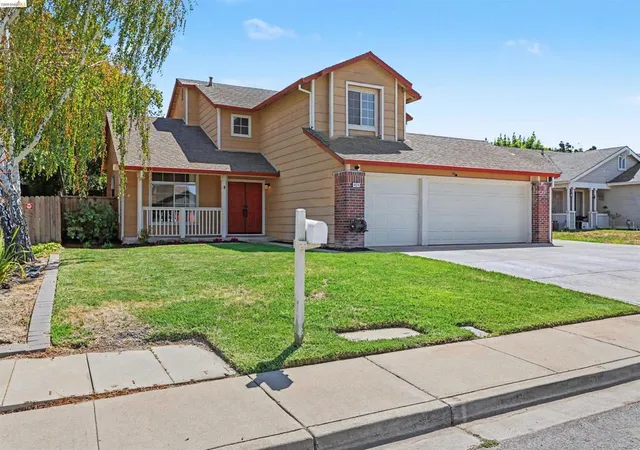 Photo 2 of Single family home for sale at 4674 La Vista Dr, Oakley, CA 94561 | MLS# 41145876 | Listing updated on 2026-10-08