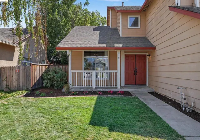 Photo 3 of Single family home for sale at 4674 La Vista Dr, Oakley, CA 94561 | MLS# 41145876 | Listing updated on 2026-10-08