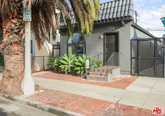 Photo 1 of Single family home for sale at 754 Washington Blvd, Los Angeles, CA 90292 | MLS# 26875751 | Listing updated on 2026-09-13