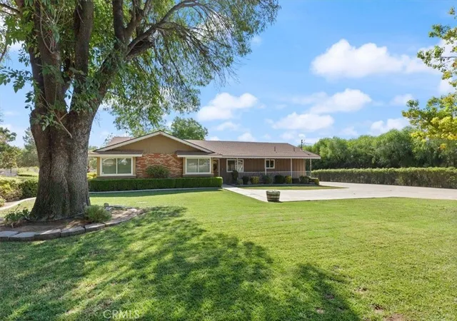Photo 4 of Sale Pending at 25210 California, Hemet, CA 92545 | MLS# SW26184280 | Listing updated on 2026-10-02