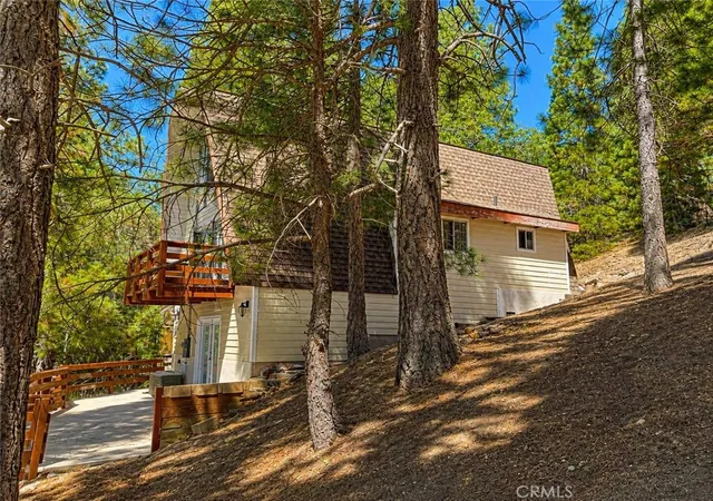 Photo 2 of Single family home for sale at 30975 Knob Hill Cir, Running Springs, CA 92382 | MLS# IG26181494 | Listing updated on 2026-10-11