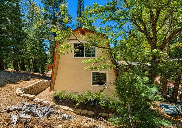 Photo 3 of Single family home for sale at 30975 Knob Hill Cir, Running Springs, CA 92382 | MLS# IG26181494 | Listing updated on 2026-10-11