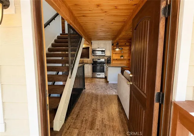 Photo 4 of Single family home for sale at 30975 Knob Hill Cir, Running Springs, CA 92382 | MLS# IG26181494 | Listing updated on 2026-10-11