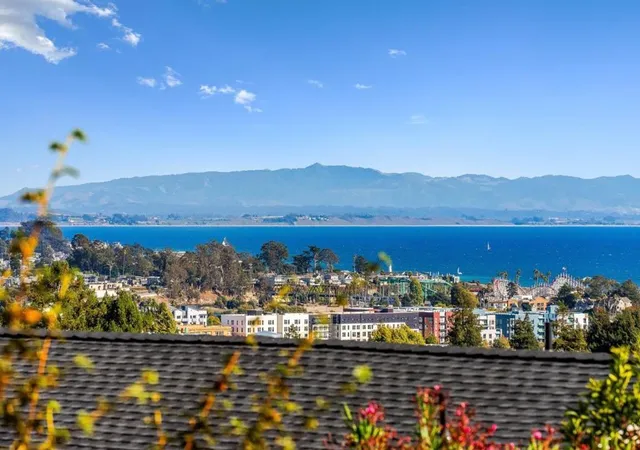 Photo 4 of Single family home for sale at 623 High St, Santa Cruz, CA 95060 | MLS# ML82058693 | Listing updated on 2026-10-08