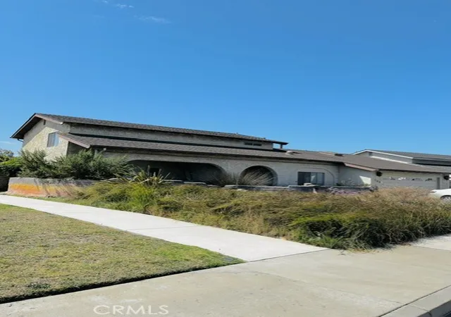Photo 3 of Sale Pending at 722 E Bunny Ave, Santa Maria, CA 93454 | MLS# PI26184557 | Listing updated on 2026-09-28