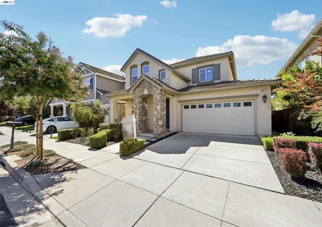 Photo 3 of Sale Pending at 2312 Jasper Hl Dr, San Ramon, CA 94582 | MLS# 41145944 | Listing updated on 2026-10-09