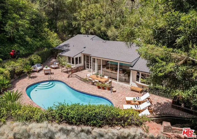 Photo 1 of Sale Pending at 10686 Somma Wy, Los Angeles, CA 90077 | MLS# 26875909 | Listing updated on 2026-10-02