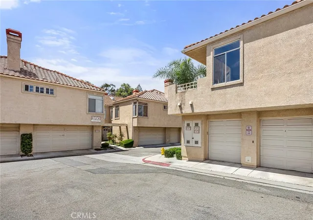 Listing Photo 1 - Condo for sale in building located at 3195 Altura Ct, Corona, CA 92882 - Unit #201
