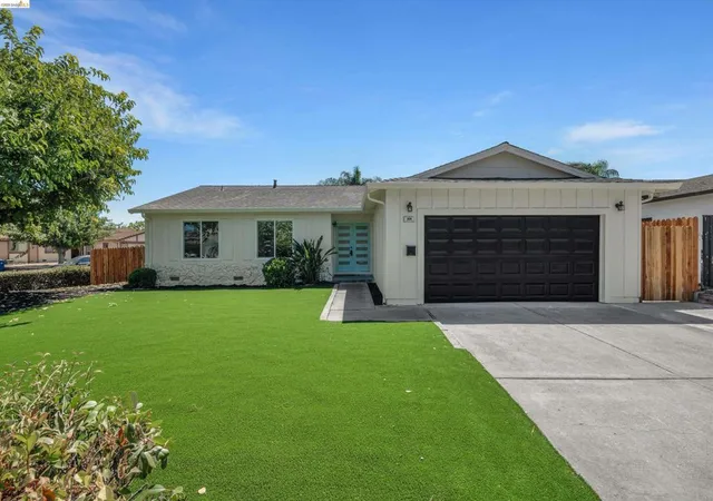 Photo 3 of Single family home for sale at 304 Huntington Dr, Antioch, CA 94509 | MLS# 41145952 | Listing updated on 2026-10-11