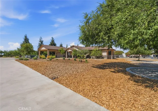 Photo 4 of Single family home for sale at 597 Crawford, Porterville, CA 93257 | MLS# FR26184807 | Listing updated on 2026-09-29